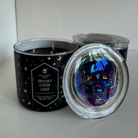 Bath & Body Works Spooky Cider Lane 3-Wick Candle - Picture 1 of 4